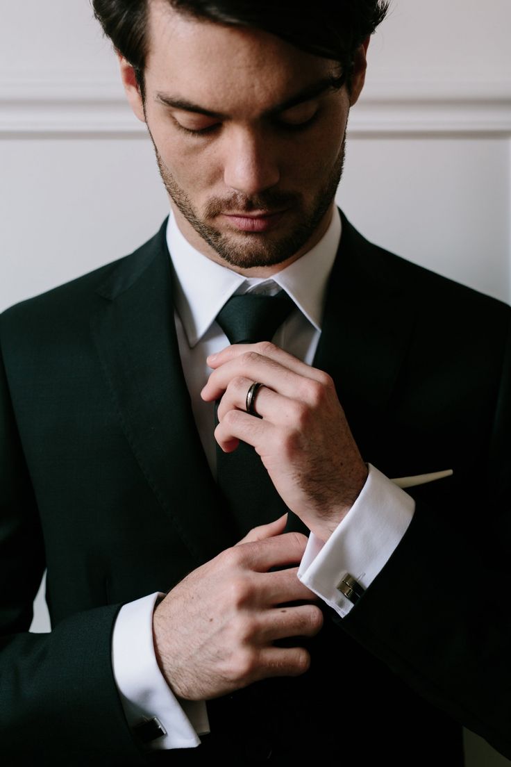 Trendsetting Tungsten: A Guide to the Hottest Styles in Men's Wedding Jewelry
