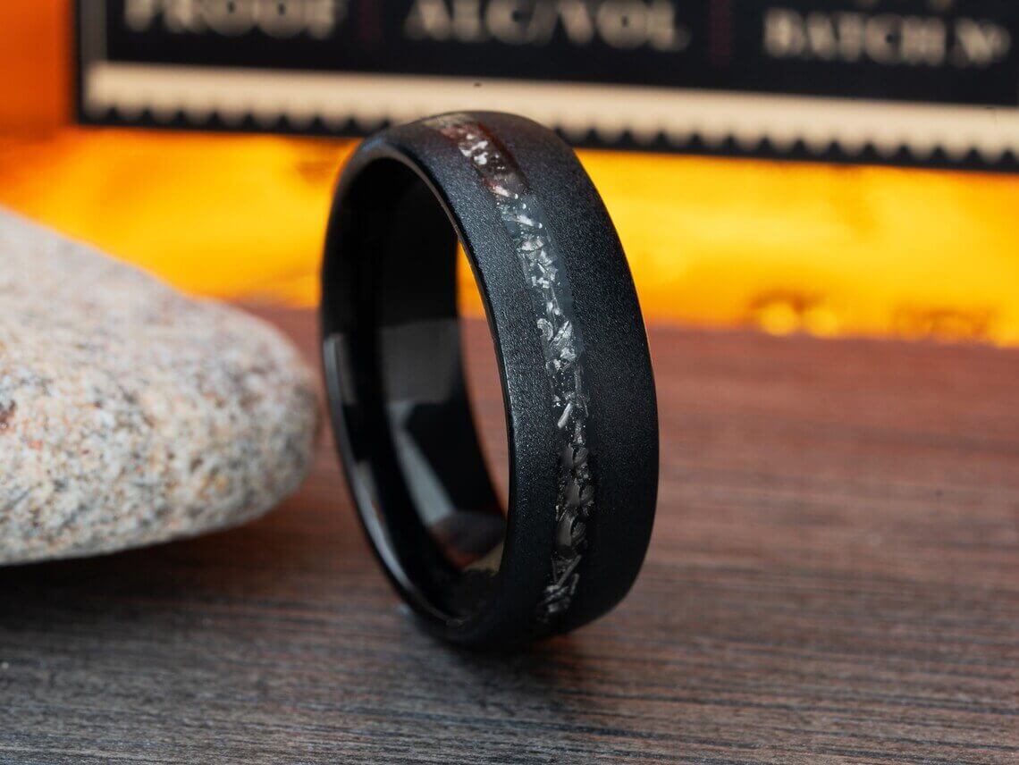 The Noir wedding band