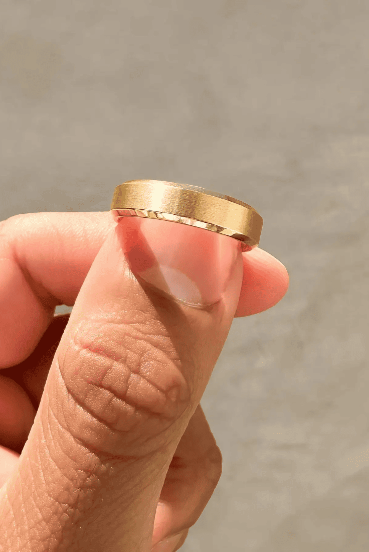 The Slim Basic Traditional Gold Wedding Ring